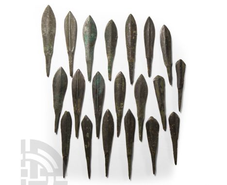 1800-1500 B.C. Comprising paddle-shaped arrowheads with a flat, comparatively wide mid-rib. Cf. for similar arrow-points Gore