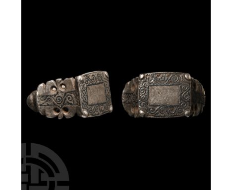 15th-16th century A.D.. With sloping shoulders decorated with a median scrolled band on a scrolled plaque, rectangular bezel 