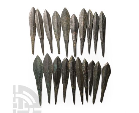 1800-1500 B.C.. Comprising paddle-shaped arrowheads with a flat, comparatively wide mid-rib. Cf. for similar arrow-points Gor