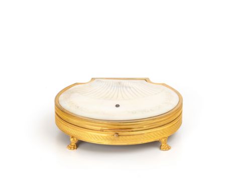 Perlmutt Nécessaire à Couture aus den Werkstätten des Palais Royal in Paris (zugeschrieben)Frankreich, um 1810, Entwurf des P