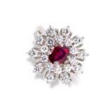 Entouragering mit Diamant- und Rubinbesatz