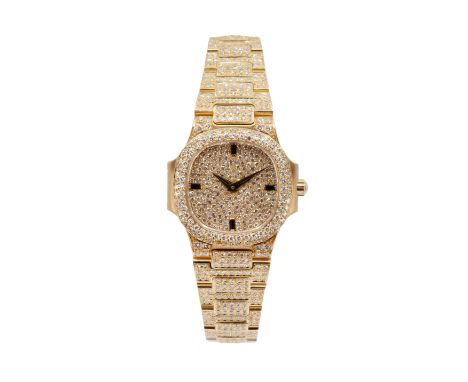 Patek Philippe Nautilus DiamantuhrQuarzwerk, Referenz-Nr. 4700/8J, Werk-Nr. 1549077, Gehäuse-Nr. 2817075, 750 Gelbgold, punzi