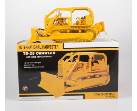 First Gear International Harvester TD-25 crawler with sweep ROPS and winch, 1:25 scale model, boxed. 