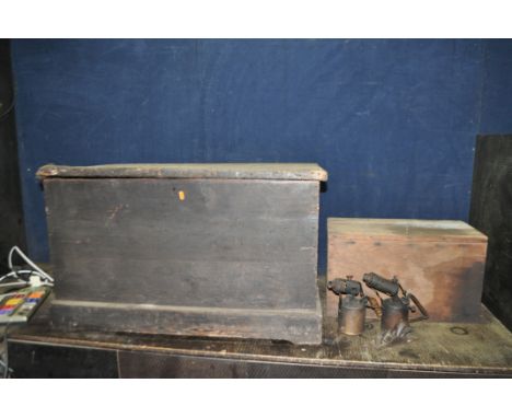 AN EARLY 20th CENTURY PINE TOOLCHEST with sliding and lift away inserts containing tools width 97cm, depth 60cm, height 56cm 