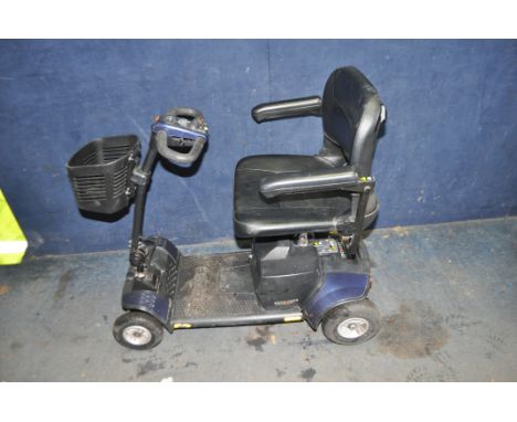 A GO GO TRAVELLER ELITE PLUS MOBILITY SCOOTER (SPARES OR REPAIRS) with power supply and two keys (PAT pass and intermittent w