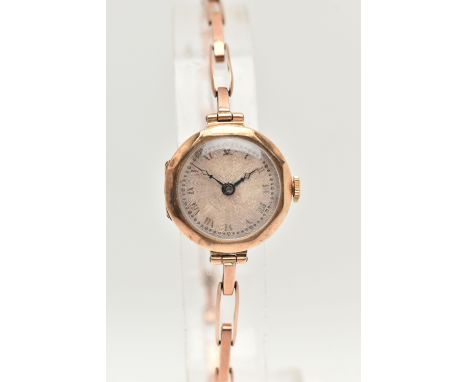 A LADIES 9CT GOLD WRISTWATCH, manual wind, round silvered engine turned pattern dial with Roman numerals, in a polished case,
