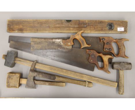 A quantity of various tools. The largest 70 cm long.