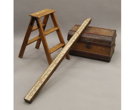 A vintage tin trunk, a set of steps and a ranging measure. The steps 71 cm high.