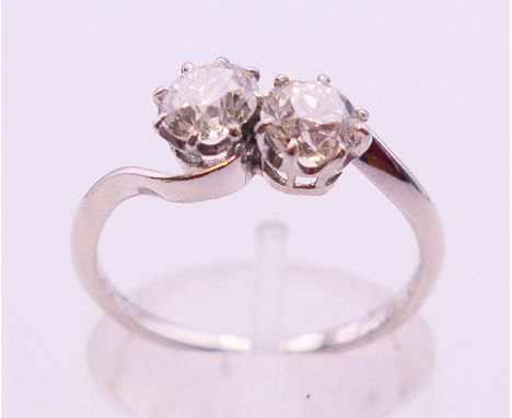 A diamond toi et moi ring set in platinum, 1.0 ct approximately. Ring size L/M.