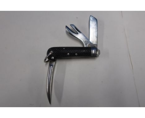 Military type pocket knife stamped with broad arrow mark 1944 