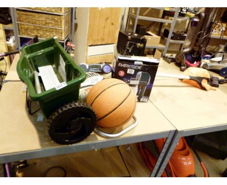 Mixed lot including carpet cleaner and lawn feed spreader