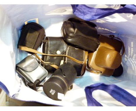 Bag of mixed vintage cameras