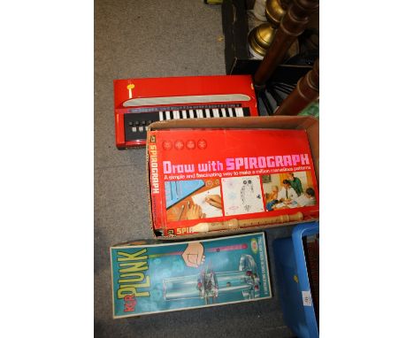 A BOX OF VINTAGE BOARD GAMES TO INCLUDE KERPLUNK, BOXED ETCH A SKETCH, TOGETHER WITH A BAMBI TOY ORGAN
