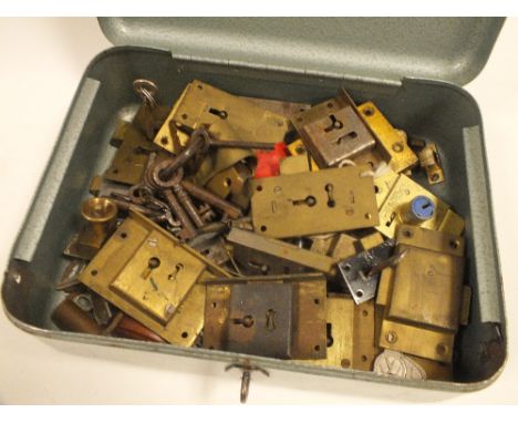 A COLLECTION OF VINTAGE LOCKING MECHANISM AND KEYS 