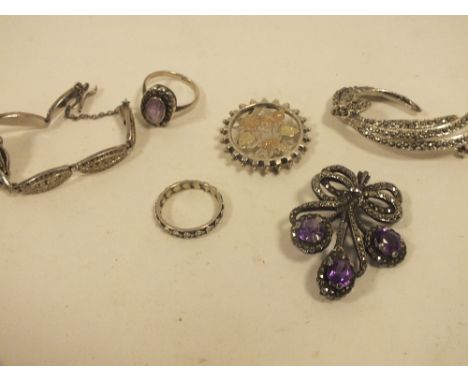 A BAG OF VINTAGE MARCASITE JEWELLERY 