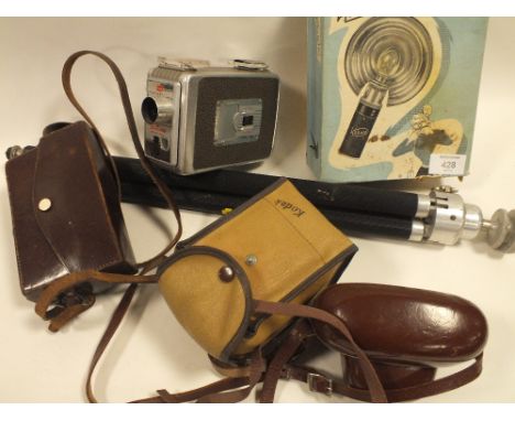 A COLLECTION OF VINTAGE CAMERAS AND ACCESSORIES TO INCLUDE A CONTAX EXAMPLE 