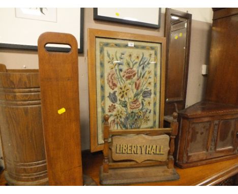 A COLLECTION OF ASSORTED TREEN TO INC A DESK SIGN, FIRESCREEN, MIRROR, ETC. (6)