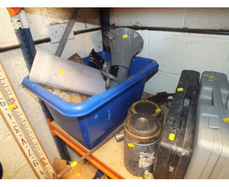 A QUANTITY OF VINTAGE TOOLS TO INCLUDE A CASED LASER TOOL