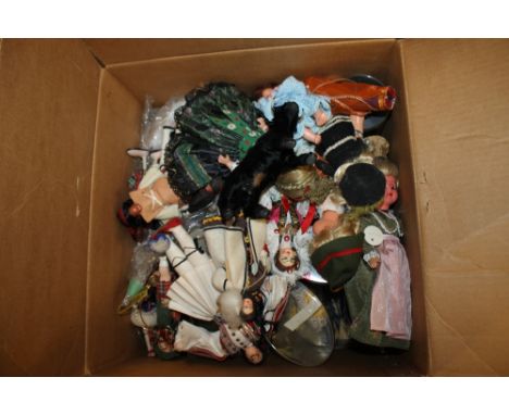 A BOX OF COLLECTABLE VINTAGE DOLLS
