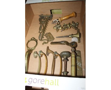 A QUANTITY OF BRASS DOOR HANDLES, VINTAGE BEER TAPS, LEATHER FINISHING TOOL