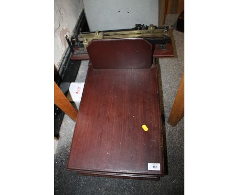 A VINTAGE SET OF AVERY WEIGHING SCALES