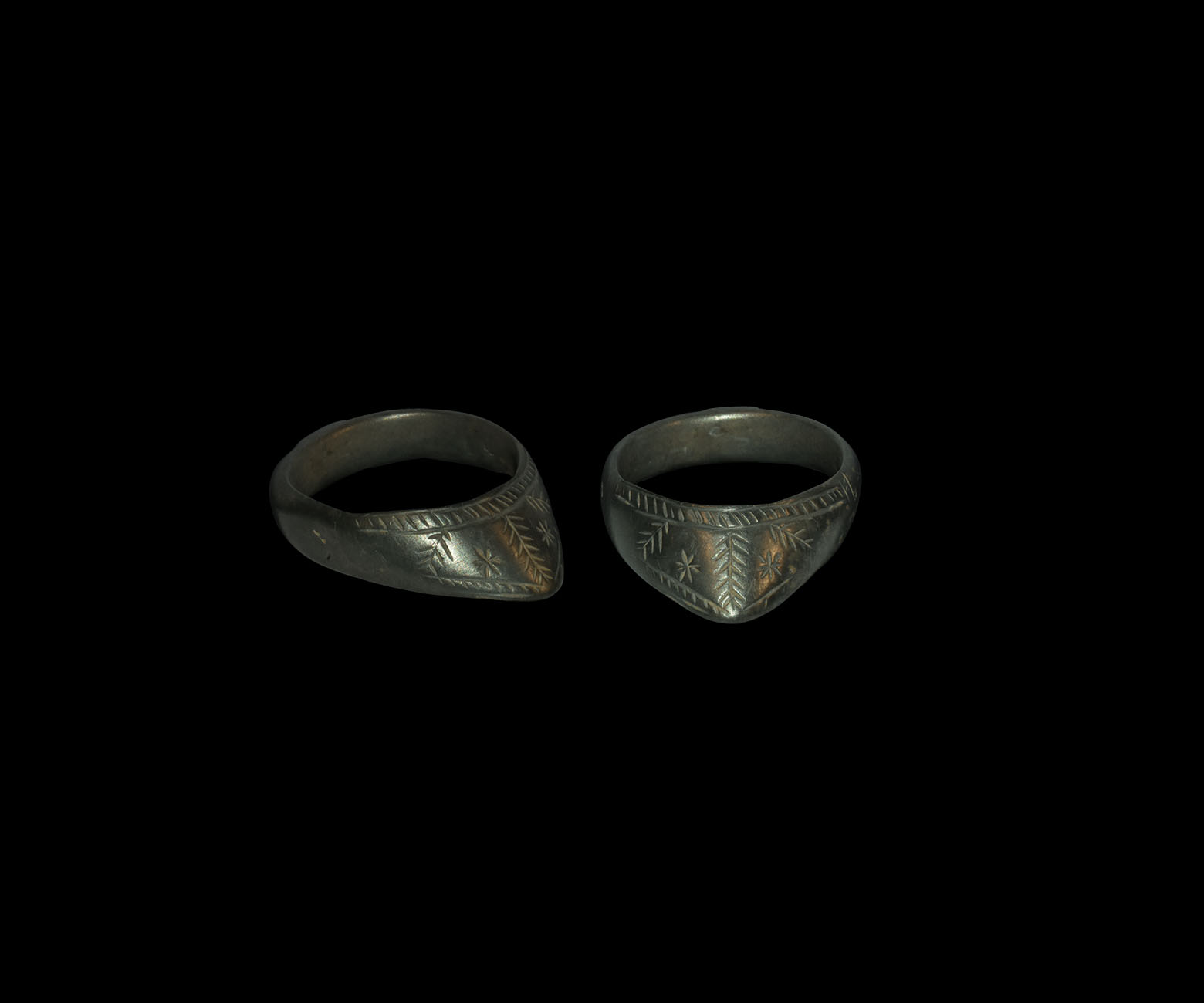 13th15th century AD. A bronze archer's ring with flatsection hoop