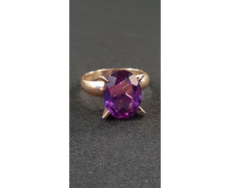 VINTAGE 9CT GOLD AND AMETHYST RING