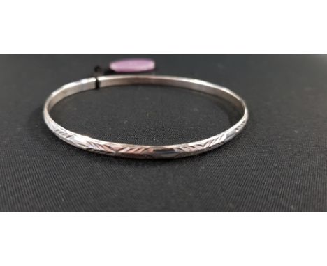 SILVER DESIGNER BANGLE