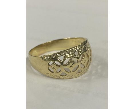 14ct gold patterned ring. Size T 3.28g