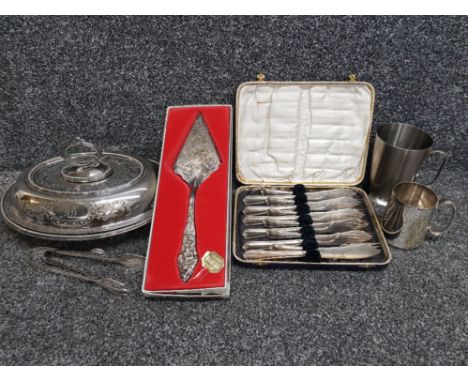 Silver plated items to include an entree dish and cover, Viners pie trowel, fish knives and forks etc.