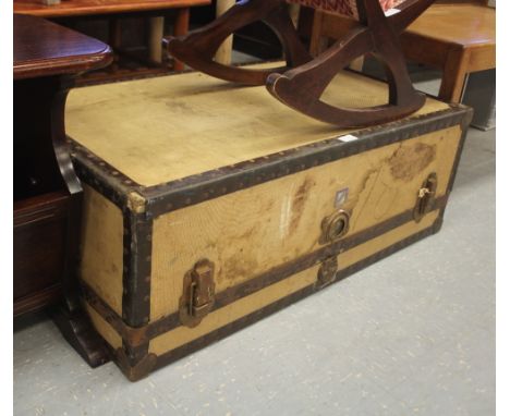 Travel trunk