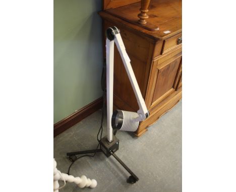 Adjustable medical lamp