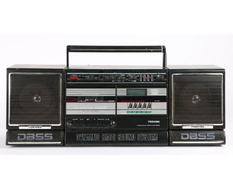 Toshiba RT-7057 radio cassette&nbsp;ghetto blaster with dynamic bass sound system, the cassette recorder boombox with digital