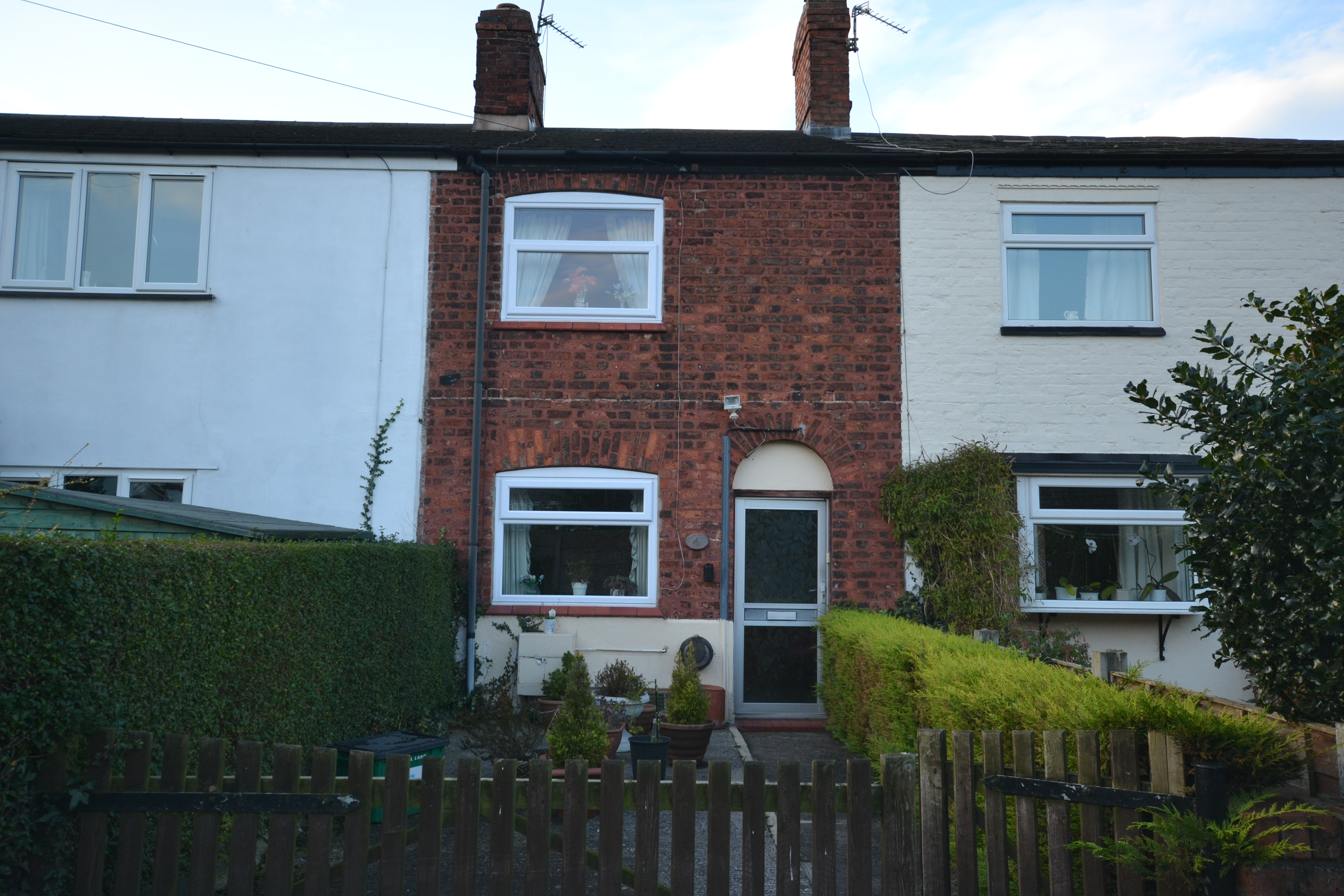 4 Chapel Lane, Moulton, Northwich, Cheshire, CW9 8PQ Mid terraced