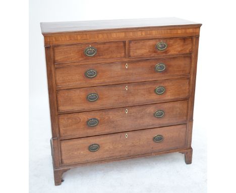 An early 20th century mahogany chest of drawers with crossbanded and inlaid frieze, two short and four long drawers, between 
