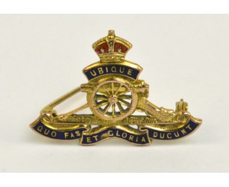 A 9ct yellow gold Royal Artillery sweetheart badge with enamel decoration, length 3.3cm, approx 4.3g.   CONDITION REPORT:  Mi