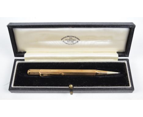 A 9ct yellow gold linear engine turned decorated Rose propelling pencil of hexagonal form, hallmarked for London 1968, length