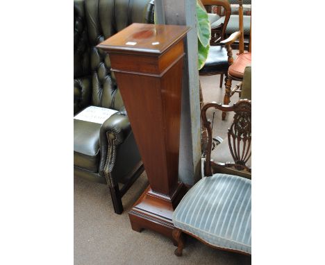 An Edwardian mahogany and inlaid jardinière stand of square tapering form, on pedestal base with bracket feet, top 29.5 x 29.