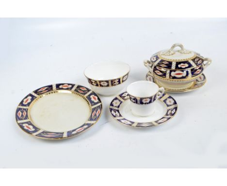 A large quantity of c1900 Thomas Till Imari dinnerware comprising five oval platters of varying sizes, two large lidded turee