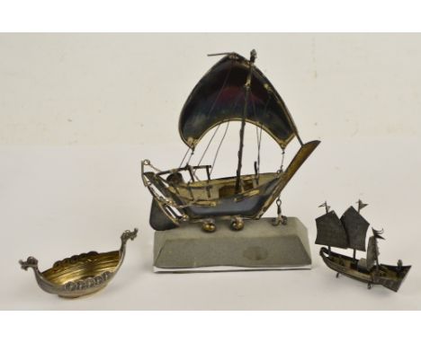 WANG HING & CO; a late 19th/early 20th century Chinese Export silver model of a masted boat, length 7cm, a larger 925 example