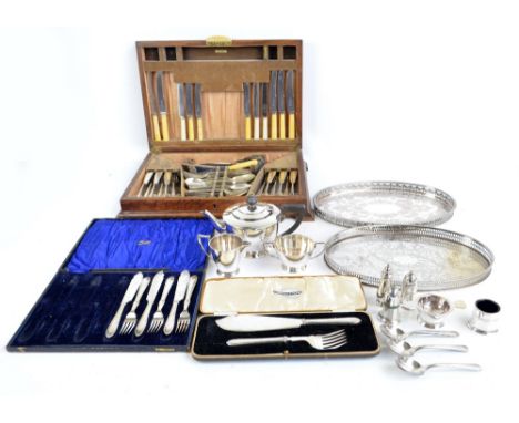 A quantity of plated items including an oak canteen with associated silver plated cutlery set, two silver plated galleried tr