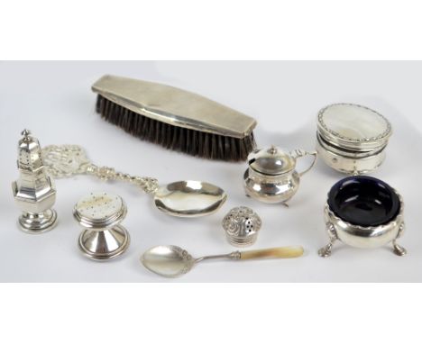 A mixed quantity of silver including a Deakin & Francis Ltd pepper pot of hexagonal form on circular foot, Birmingham 1892, a