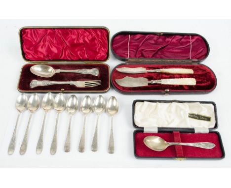 A collection of mixed hallmarked silver comprising a boxed pair of William IV hallmarked silver bladed butter knives with mot