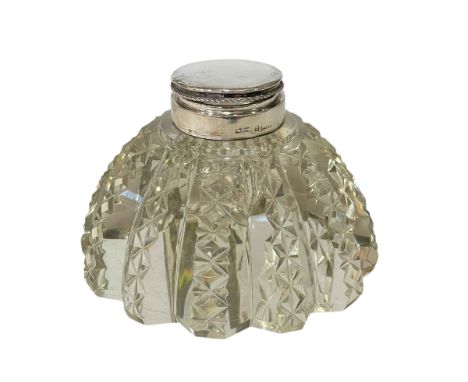 Good quality silver topped heavy cut glass inkwell, probably S Mordan & Co, Birmingham 1900, 11cm diameter.