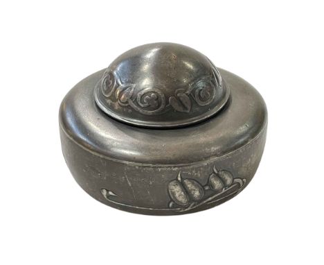 Liberty & Co Tudric pewter inkwell, 1062, 12cm diameter.