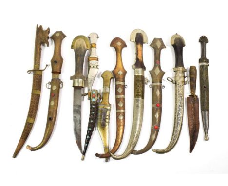 ~ A quantity of Indian metal mounted kinjhals in scabbards and a horn scabbard with turquoise and coral inlays (1 tray)