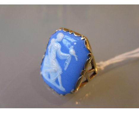 18ct Gold blue enamelled portrait set ring