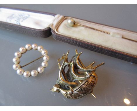 Circular 14ct gold and cultured pearl brooch, a cased pearl stick pin and a gilt metal galleon brooch