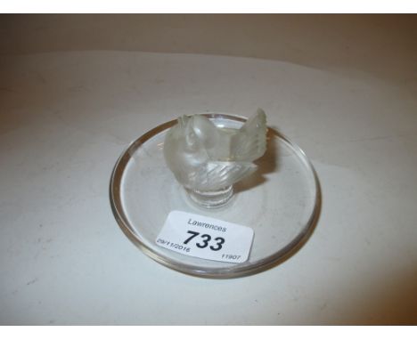 Lalique trinket dish mounted with a figure of a bird (a/f)