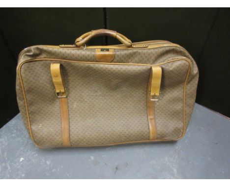 Vintage Gucci suitcase with brass clasp (a/f)
